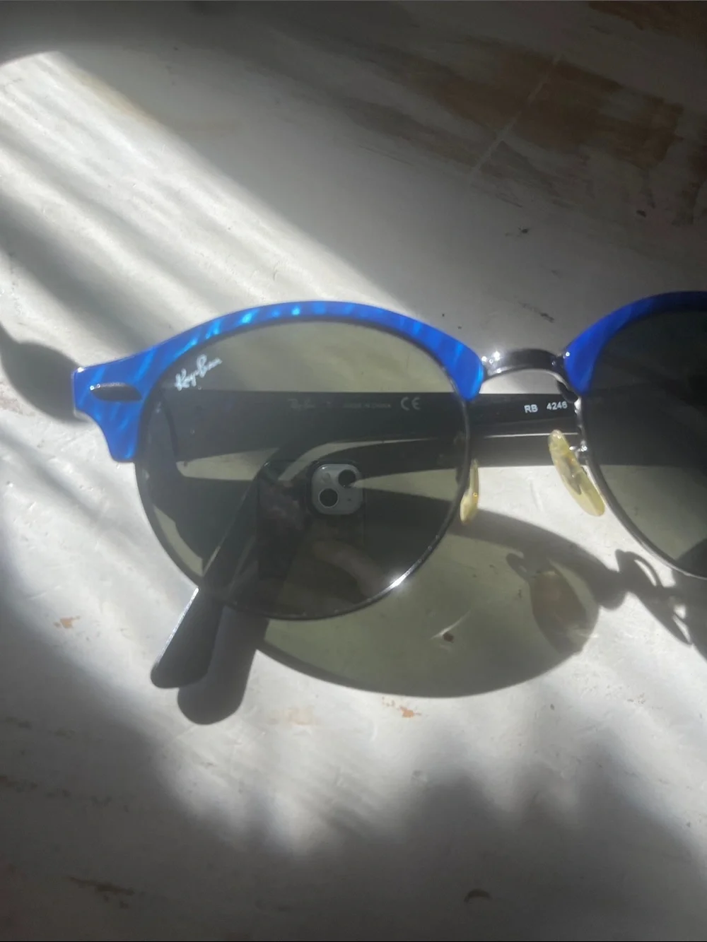 Ray-Ban Men’s Blue Round Sunglasses with Dark Lenses